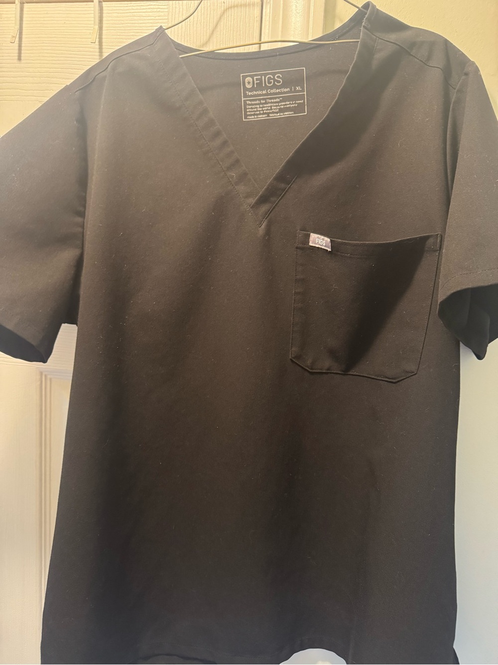 FIGS women’s Black V-Neck Scrub Top with Chest Pocket